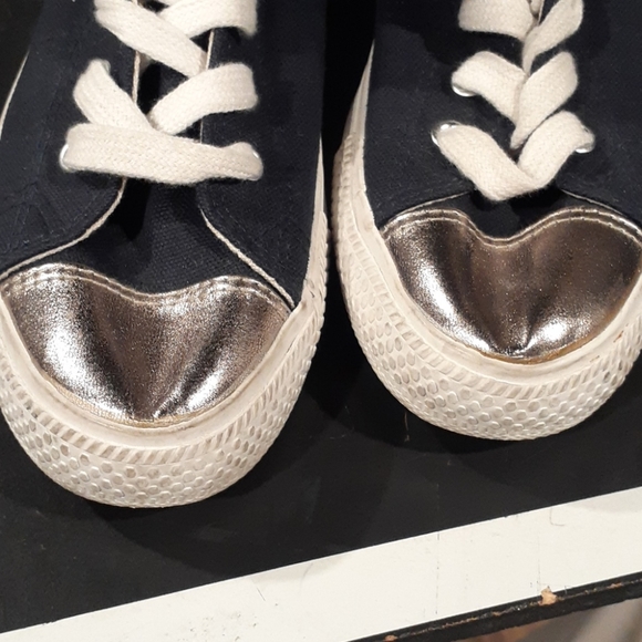 High Top Sneakers by FOREVER 21. SIZE 7 - Picture 8 of 8